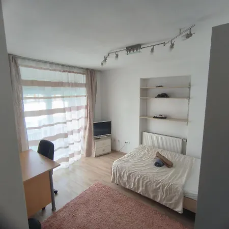 Bahnhofs-und Zentrumsnahe Schoene 2-zimmer 아파트 *
